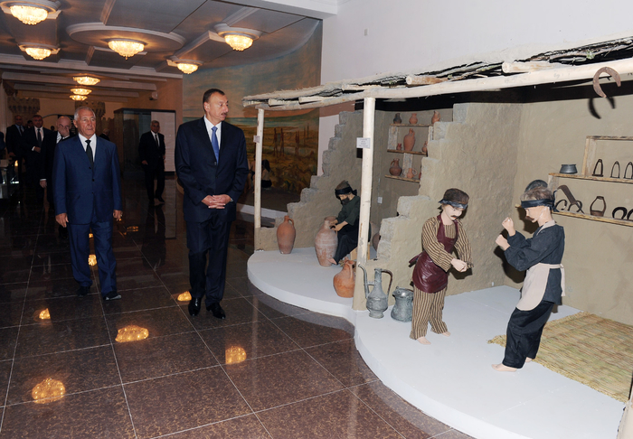 İlham Əliyev Xaçmazda Tarix-Diyarşünaslıq Muzeyinin açılışında iştirak edib (FOTO)