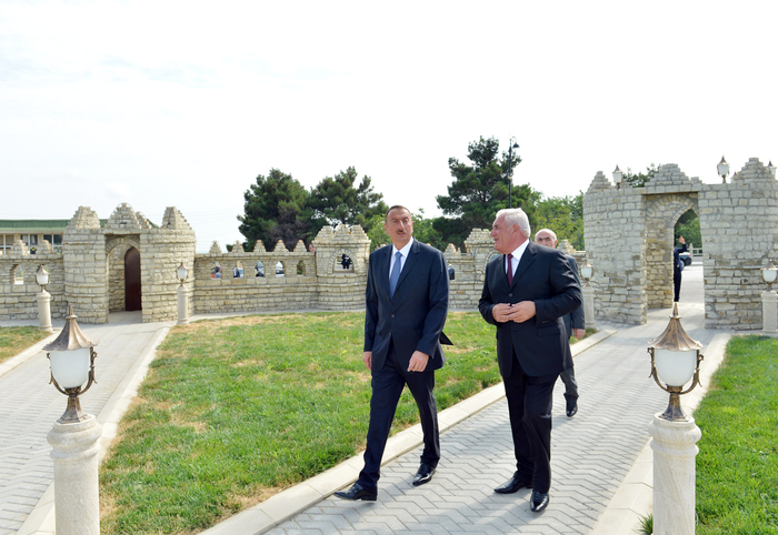 Prezident İlham Əliyev Şabranda Bayraq Meydanında yaradılan şəraitlə tanış olub (FOTO)
