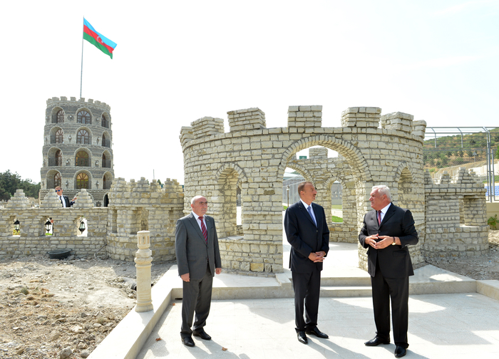 Prezident İlham Əliyev Şabranda Bayraq Meydanında yaradılan şəraitlə tanış olub (FOTO)