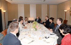 Azərbaycanın birinci xanımı Mehriban Əliyeva Fransanın idman, gənclər, xalq təhsili və ictimai məsələlər naziri ilə görüşüb (FOTO)