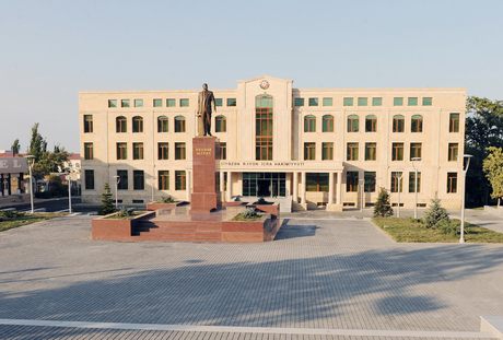 İlham Əliyev Siyəzən Rayon İcra Hakimiyyətinin yeni inzibati binasının açılışında iştirak edib (FOTO)