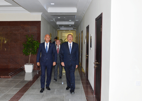 İlham Əliyev Siyəzən Rayon İcra Hakimiyyətinin yeni inzibati binasının açılışında iştirak edib (FOTO)
