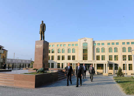 İlham Əliyev Siyəzən Rayon İcra Hakimiyyətinin yeni inzibati binasının açılışında iştirak edib (FOTO)