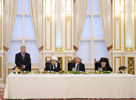 Prezident İlham Əliyev: Azərbaycanın ən böyük sərvətlərindən biri də ölkədə bütün xalqların, bütün dinlərin nümayəndələrinin bir ailə kimi yaşamasıdır (FOTO)