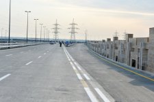 İlham Əliyev Zığ dairəsi - Heydər Əliyev Beynəlxalq Aeroportu avtomagistralının 13-cü km-liyindən Qala qəsəbəsinə gedən yolun açılışında iştirak edib (FOTO)