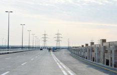 İlham Əliyev Zığ dairəsi - Heydər Əliyev Beynəlxalq Aeroportu avtomagistralının 13-cü km-liyindən Qala qəsəbəsinə gedən yolun açılışında iştirak edib (FOTO)