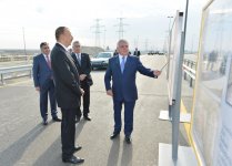 İlham Əliyev Zığ dairəsi - Heydər Əliyev Beynəlxalq Aeroportu avtomagistralının 13-cü km-liyindən Qala qəsəbəsinə gedən yolun açılışında iştirak edib (FOTO)