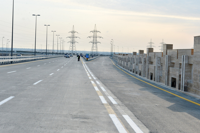 İlham Əliyev Zığ dairəsi - Heydər Əliyev Beynəlxalq Aeroportu avtomagistralının 13-cü km-liyindən Qala qəsəbəsinə gedən yolun açılışında iştirak edib (FOTO)