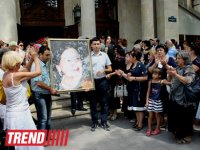 Şəfiqə Axundova son mənzilə alqışlarla yola salındı (FOTO)