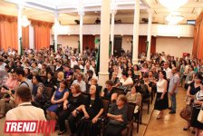 Şəfiqə Axundova son mənzilə alqışlarla yola salındı (FOTO)
