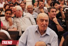Şəfiqə Axundova son mənzilə alqışlarla yola salındı (FOTO)