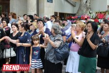 Şəfiqə Axundova son mənzilə alqışlarla yola salındı (FOTO)
