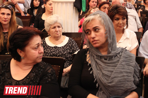 Şəfiqə Axundova son mənzilə alqışlarla yola salındı (FOTO)