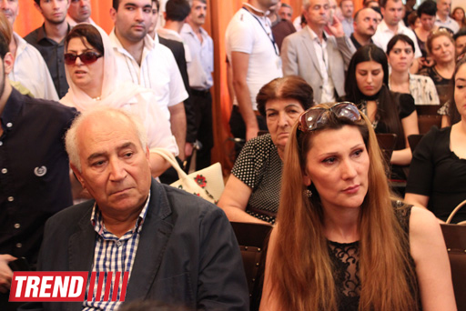 Şəfiqə Axundova son mənzilə alqışlarla yola salındı (FOTO)