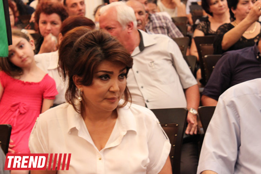 Şəfiqə Axundova son mənzilə alqışlarla yola salındı (FOTO)