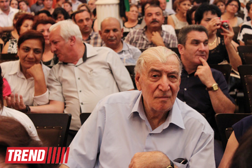 Şəfiqə Axundova son mənzilə alqışlarla yola salındı (FOTO)