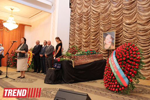 Şəfiqə Axundova son mənzilə alqışlarla yola salındı (FOTO)