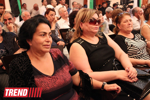 Şəfiqə Axundova son mənzilə alqışlarla yola salındı (FOTO)