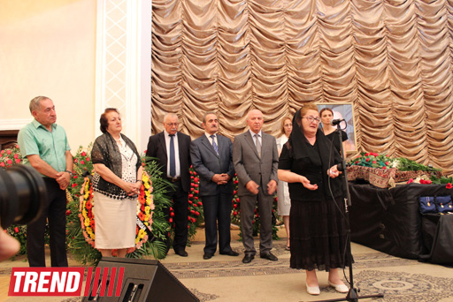 Şəfiqə Axundova son mənzilə alqışlarla yola salındı (FOTO)
