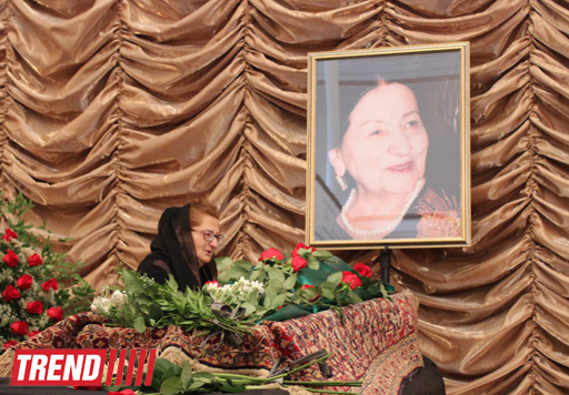 Şəfiqə Axundova son mənzilə alqışlarla yola salındı (FOTO)