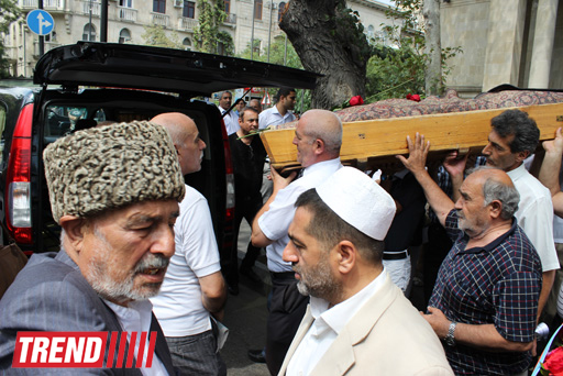 Şəfiqə Axundova son mənzilə alqışlarla yola salındı (FOTO)