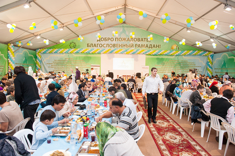 Moskvada Heydər Əliyev Fondunun vitse-prezidenti Leyla Əliyevanın adından iftar süfrəsi açılıb (FOTO)