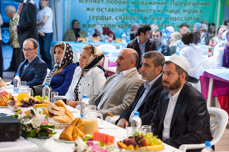 Moskvada Heydər Əliyev Fondunun vitse-prezidenti Leyla Əliyevanın adından iftar süfrəsi açılıb (FOTO)