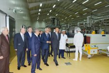 Prezident İlham Əliyev Kürdəmirdə heyvandarlıq və süd kompleksi ilə tanış olub (FOTO)