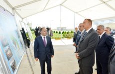 Prezident İlham Əliyev Kürdəmirdə heyvandarlıq və süd kompleksi ilə tanış olub (FOTO)