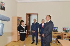 İlham Əliyev 31 nömrəli orta ümumtəhsil məktəbində aparılan əsaslı təmir və yenidənqurma işləri ilə tanış olub (FOTO)