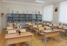 İlham Əliyev 31 nömrəli orta ümumtəhsil məktəbində aparılan əsaslı təmir və yenidənqurma işləri ilə tanış olub (FOTO)