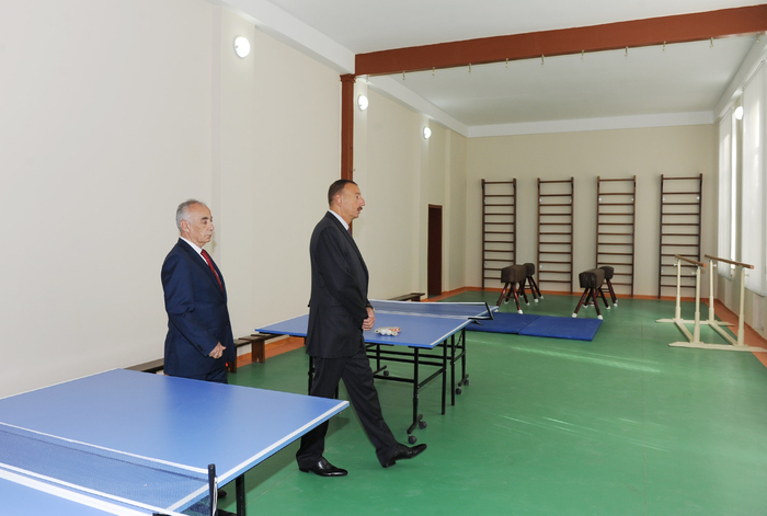 İlham Əliyev 31 nömrəli orta ümumtəhsil məktəbində aparılan əsaslı təmir və yenidənqurma işləri ilə tanış olub (FOTO)