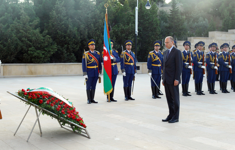 Enriko Letta Fəxri Xiyabanı və Şəhidlər Xiyabanını ziyarət edib (FOTO)