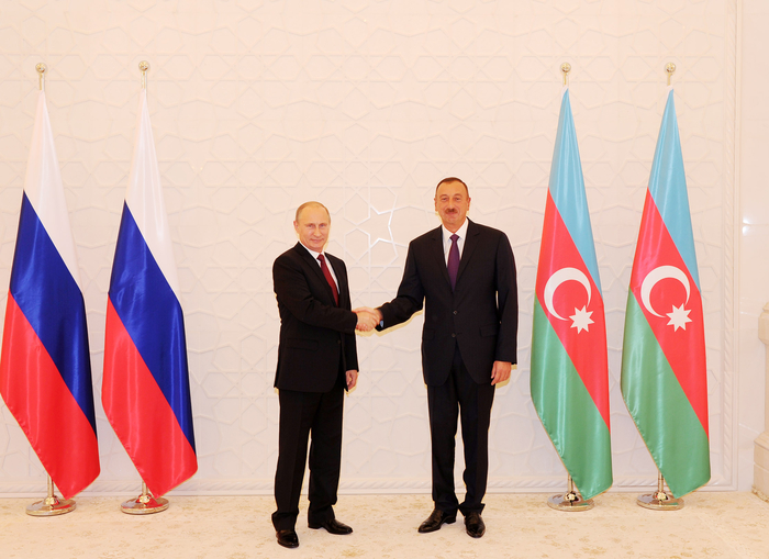 Prezident İlham Əliyevin Vladimir Putinlə təkbətək görüşü olub (FOTO)