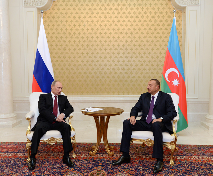 Prezident İlham Əliyevin Vladimir Putinlə təkbətək görüşü olub (FOTO)