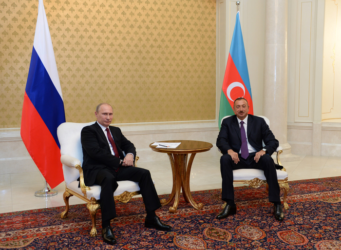 Prezident İlham Əliyevin Vladimir Putinlə təkbətək görüşü olub (FOTO)