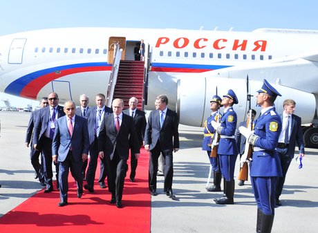 Rusiya Prezidenti Vladimir Putin Azərbaycana səfərə gəlib (FOTO)