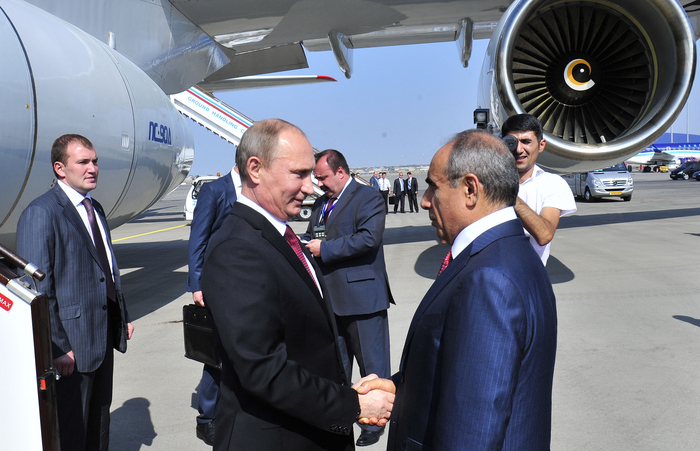 Rusiya Prezidenti Vladimir Putin Azərbaycana səfərə gəlib (FOTO)