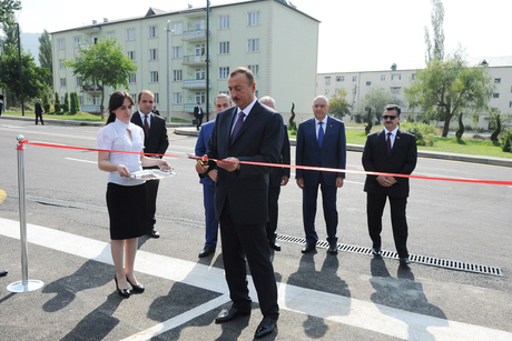 İlham Əliyev İsmayıllıda avtovağzalın açılışında iştirak edib (FOTO)