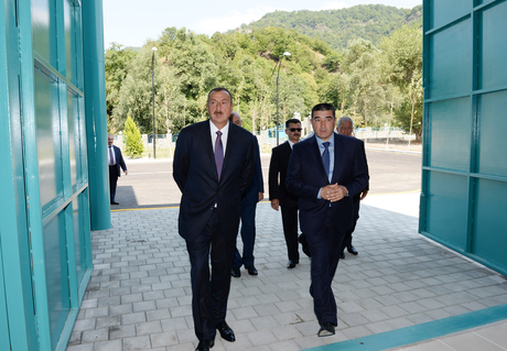 İlham Əliyev İsmayıllıda Su Elektrik Stansiyasının açılışında iştirak edib (FOTO)