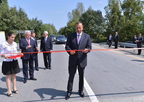 İlham Əliyev yenidən qurulan Qaraməryəm-İsmayıllı-Şəki avtomobil yolunun Qəbələ-Oğuz hissəsinin açılışında iştirak edib (FOTO)