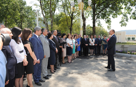 Prezident Qəbələdə Heydər Əliyev Konqres Mərkəzinin açılışında iştirak edib (FOTO)