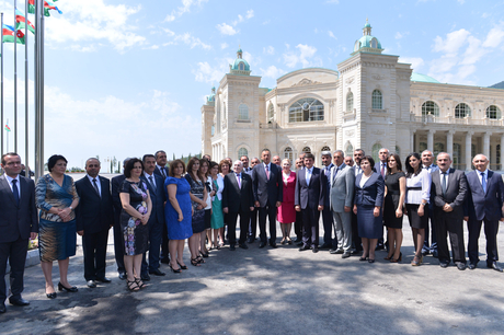 Prezident Qəbələdə Heydər Əliyev Konqres Mərkəzinin açılışında iştirak edib (FOTO)
