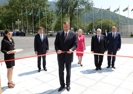 Prezident Qəbələdə Heydər Əliyev Konqres Mərkəzinin açılışında iştirak edib (FOTO)