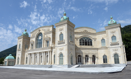 Prezident Qəbələdə Heydər Əliyev Konqres Mərkəzinin açılışında iştirak edib (FOTO)
