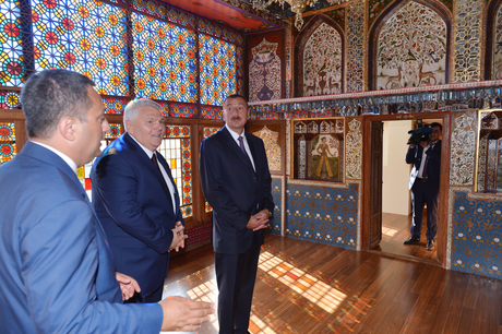 Prezident İlham Əliyev “Şəkixanovların evi” ilə tanış olub (FOTO)
