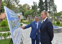 İlham Əliyev Zaqatala şəhərinin tarixi mərkəzinin yenidənqurma və bərpadan sonrakı vəziyyəti ilə tanış olub (FOTO)