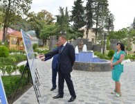 İlham Əliyev Zaqatala şəhərinin tarixi mərkəzinin yenidənqurma və bərpadan sonrakı vəziyyəti ilə tanış olub (FOTO)