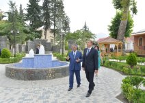 İlham Əliyev Zaqatala şəhərinin tarixi mərkəzinin yenidənqurma və bərpadan sonrakı vəziyyəti ilə tanış olub (FOTO)