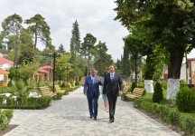 İlham Əliyev Zaqatala şəhərinin tarixi mərkəzinin yenidənqurma və bərpadan sonrakı vəziyyəti ilə tanış olub (FOTO)